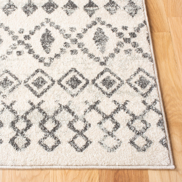 Tulum 240 Bohemian Power Loomed Polypropylene Pile Rug Ivory / Grey