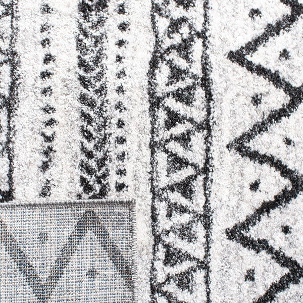 Tunisia 735 Bohemian Power Loomed 100 % Polyproplene Pile Rug Ivory / Black