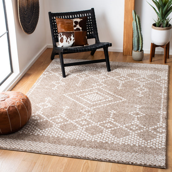 Tunisia 741 Bohemian Power Loomed 100 % Polyproplene Pile Rug Tan / Ivory