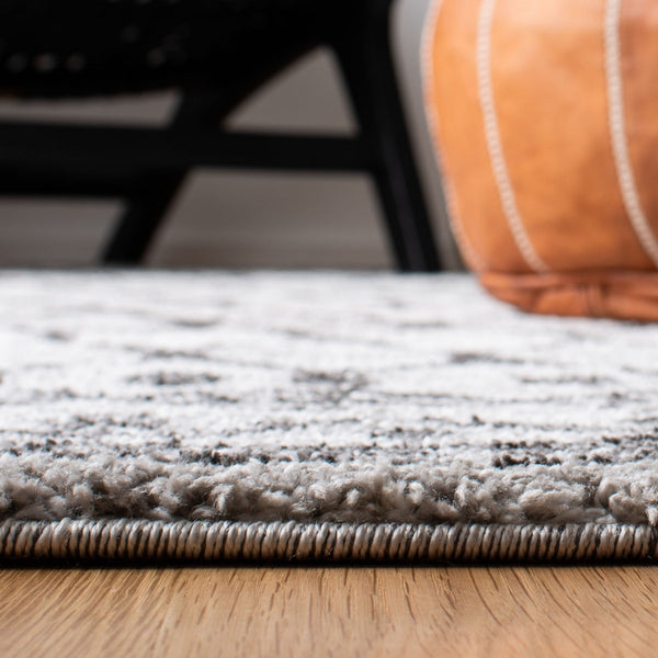 Tunisia 760 Bohemian Power Loomed 100 % Polyproplene Pile Rug Ivory / Black