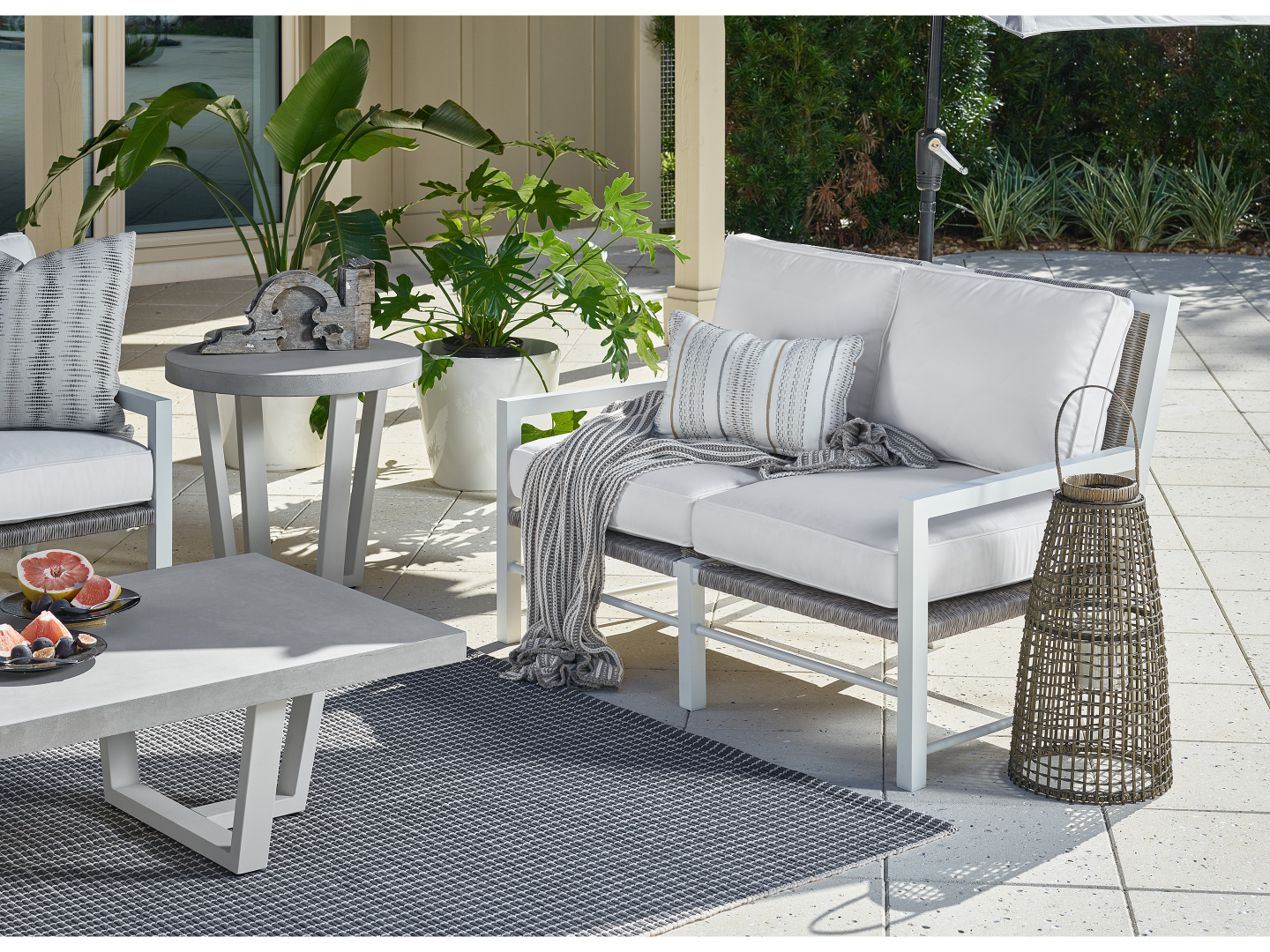 Universal Furniture Coastal Living Outdoor Tybee Loveseat - Thumbnail 3