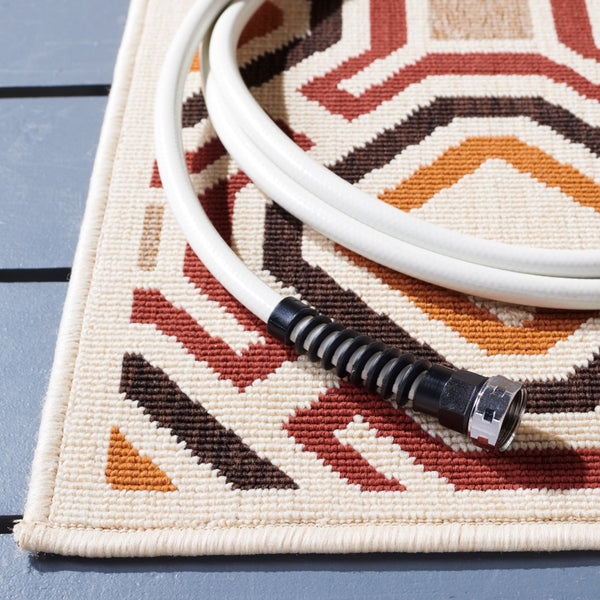 Safavieh Veranda 089 Power Loomed 87% Polypropylen/9.3% Polyester/3.7% Latex Outdoor Rug VER089-0313-4