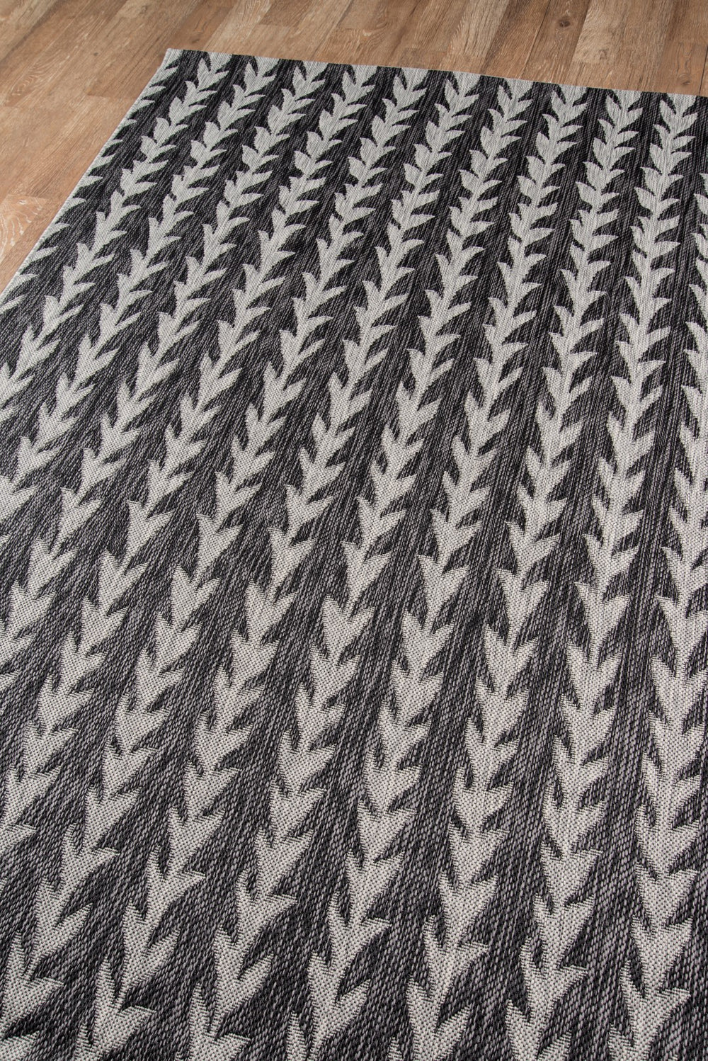 Momeni Novogratz Villa VI-02 Machine Made Contemporary Striped Indoor/Outdoor Area Rug Charcoal 9'3" x 12'6" VILLAVI-02CHR93C6