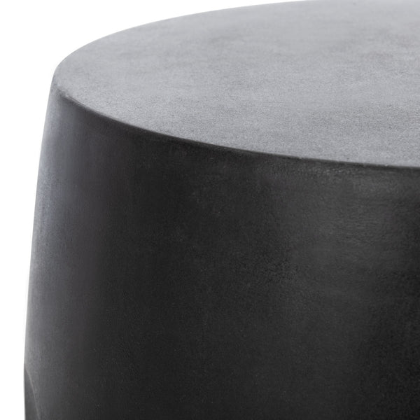 Zuri Indoor/Outdoor Modern Concrete Round 17.7 Inch H Accent Table