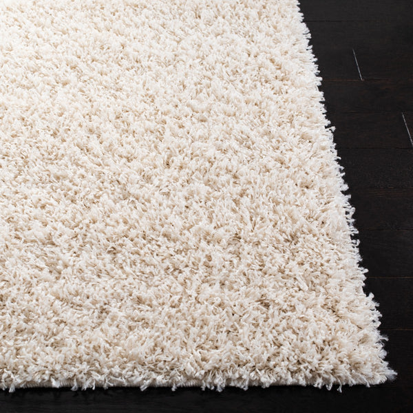 Venus Shag 500 Venus Shag 520 Shag Power Loomed 60% Polypropylene 35% Recycled Polyester 5% Latex Rug Ivory