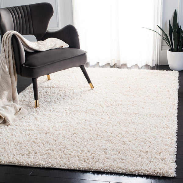 Venus Shag 500 Venus Shag 520 Shag Power Loomed 60% Polypropylene 35% Recycled Polyester 5% Latex Rug Ivory