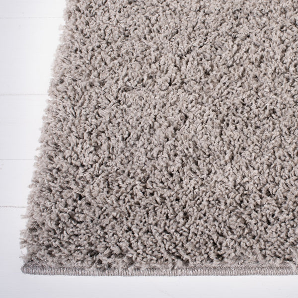 Safavieh Venus Shag 520 Power Loomed 61% Polypropylene/24% Jute/7% Polyester/8% Latex Shag & Flokati Rug VNS520E-8SQ