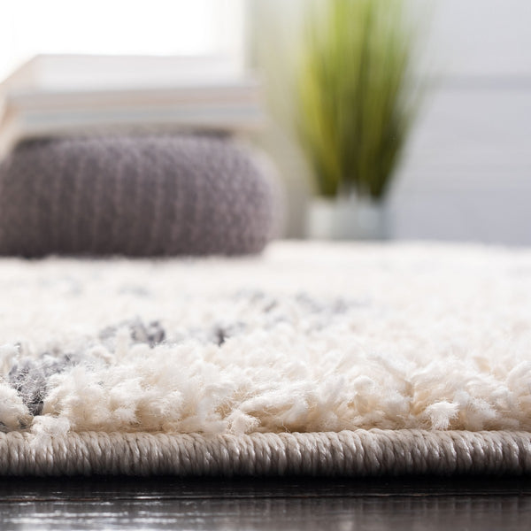 Venus Shag 600 Venus Shag 682 Shag Power Loomed 60% Polypropylene 35% Recycled Polyester 5% Latex Rug Ivory / Grey