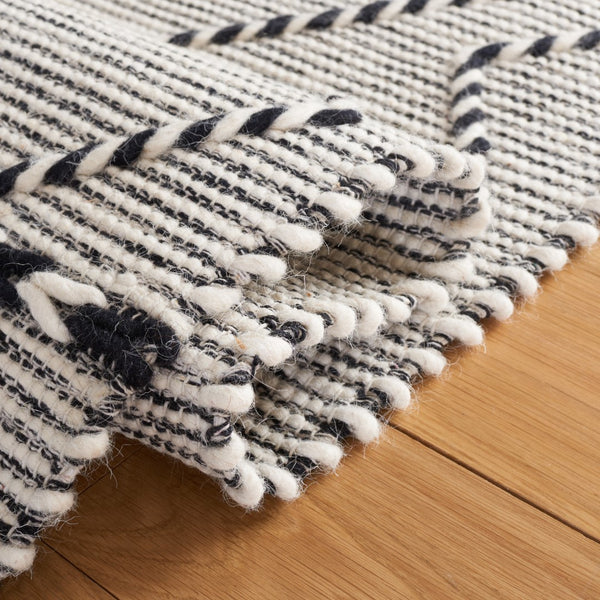 Safavieh Vermont 160 Hand Woven Wool and Cotton Bohemian Rug VRM160Z-8