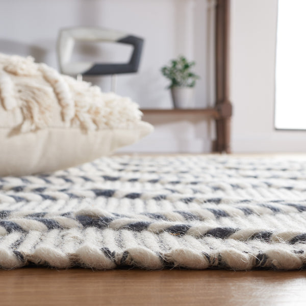 Safavieh Vermont 161 Hand Woven Wool and Cotton Bohemian Rug VRM161G-8