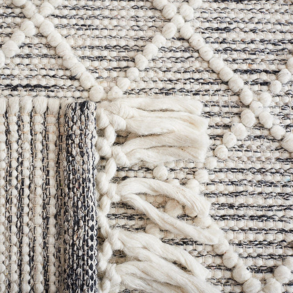 Safavieh Vermont 256 Hand Loomed 70% Wool and 30% Cotton Bohemian Rug VRM256F-5