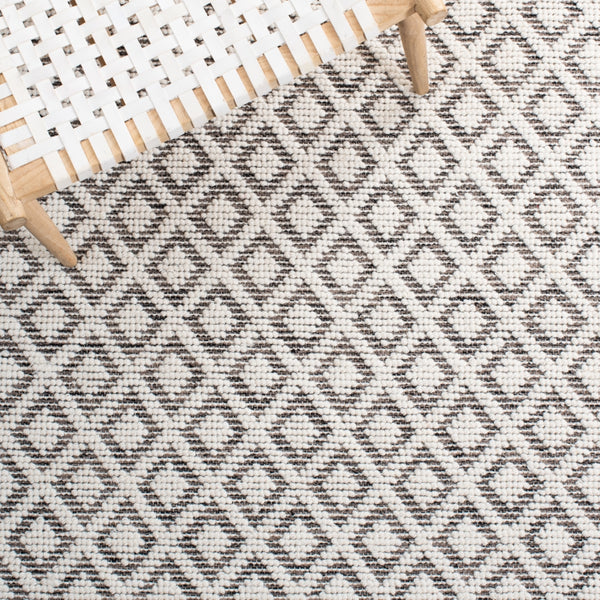 Safavieh Vermont 304 Hand Woven 100% Wool Pile Rug X22X VRM304T-5