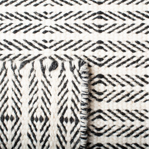 Vermont 803 Hand Tufted 80% Wool, 20% Cotton Rug Black / Ivory 80% WOOL, 20% COTTON VRM803Z-5