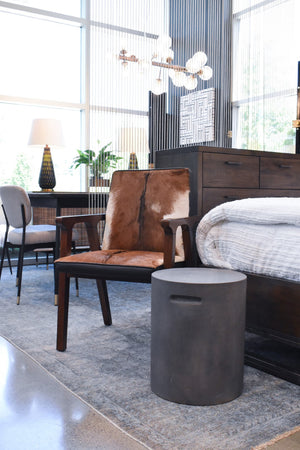 LH Imports Concrete Round Side Table With Handle VT070