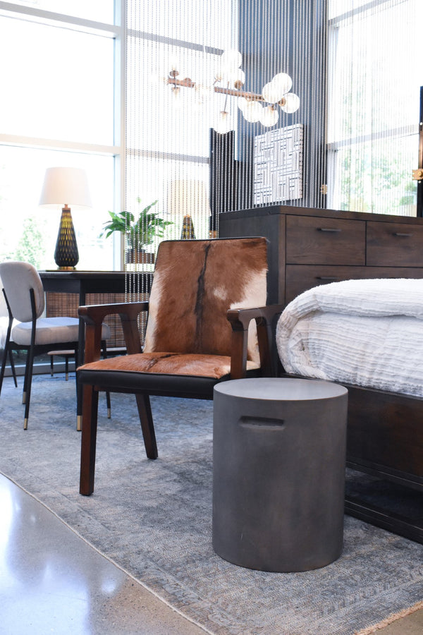 LH Imports Concrete Round Side Table With Handle VT070