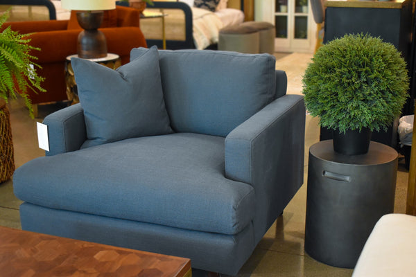 LH Imports Concrete Round Side Table With Handle VT070