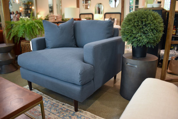 LH Imports Concrete Round Side Table With Handle VT070