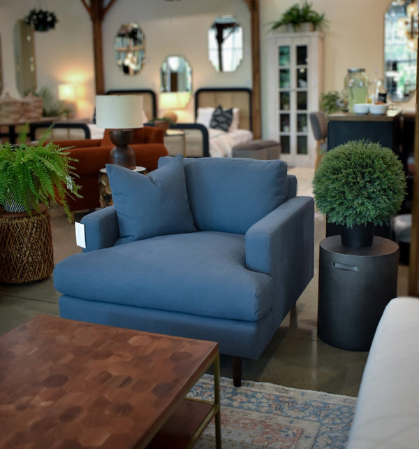 LH Imports Concrete Round Side Table With Handle VT070