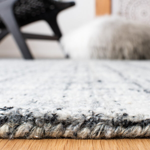 Safavieh Abstract 141 Hand Tufted 50% Polyester 30% Viscose 20% Wool Rug ABT141B-9