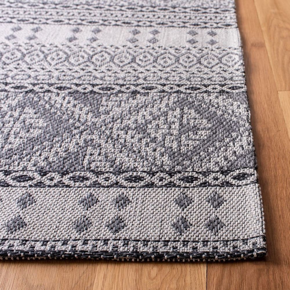 Augustine 400 Augustine 445  Power Loomed 72.0%Coton,23.9%Polyester,4.1%Viscose Rug Light Grey / Anthracite