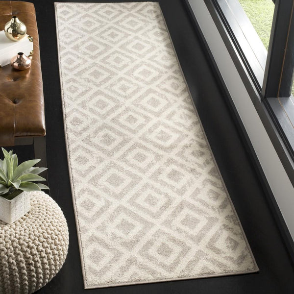 Safavieh Amsterdam 105 Power Loomed 100% Polypropylene Pile Rug AMS105A-5R