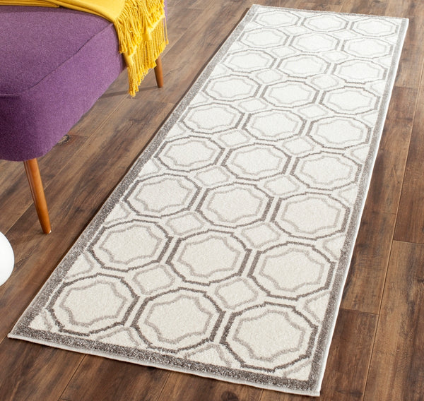 Safavieh Amherst 411 Power Loomed 67% Polypropylene 18% Fibrillated Polypropylene 8% Latex 7% Poly-cotton(warp) Rug AMT411E-3