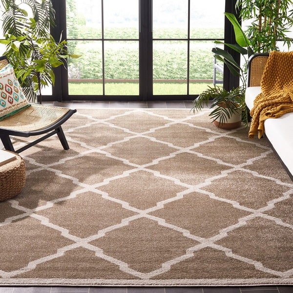 Safavieh Amherst 423 Power Loomed 67% Polypropylene 18% Fibrillated Polypropylene 8% Latex 7% Poly-cotton(warp) Rug AMT423B-3