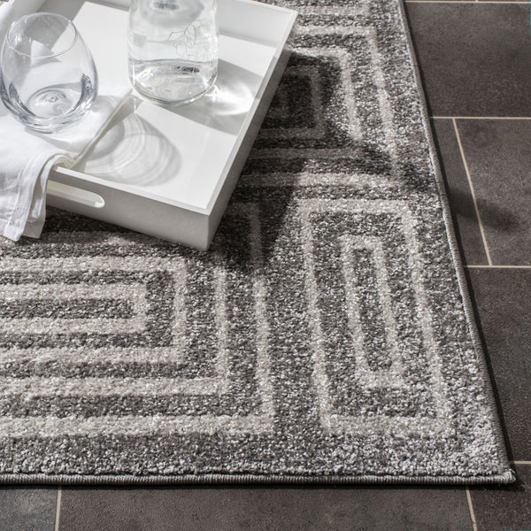 Safavieh Maze Power Loomed 67% Polypropylene 18% Fibrillated Polypropylene 8% Latex 7% Poly-cotton(warp) Rug AMT430C-4