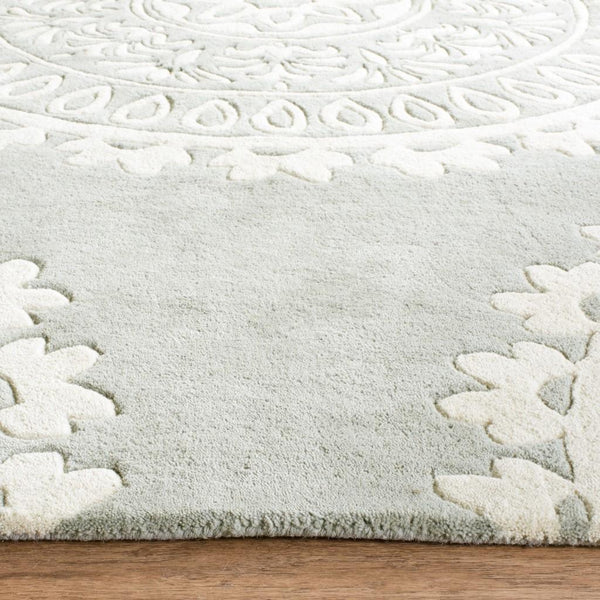 Safavieh Bella 122 Hand Tufted Wool Rug BEL122A-24