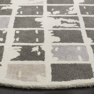 Safavieh Bella 130 Hand Tufted Wool Rug BEL130A-24