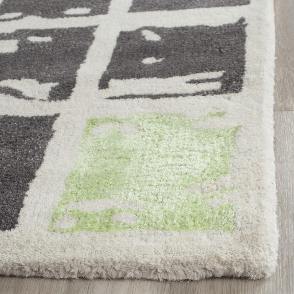 Safavieh Bella 130 Hand Tufted Wool Rug BEL130B-24