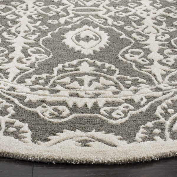 Safavieh Bella 134 Hand Tufted Wool Rug BEL134C-24
