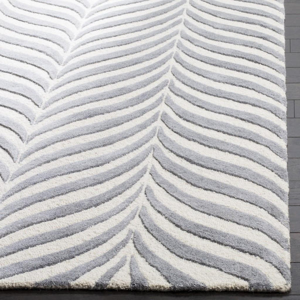 Safavieh Bella 135 Hand Tufted Wool Rug BEL135B-24