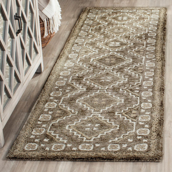 Safavieh Bella 672 Hand Tufted Wool Rug BEL672A-24