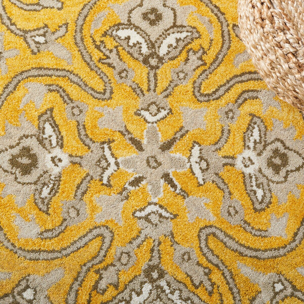 Safavieh Bella 673 Hand Tufted Wool Rug BEL673A-24