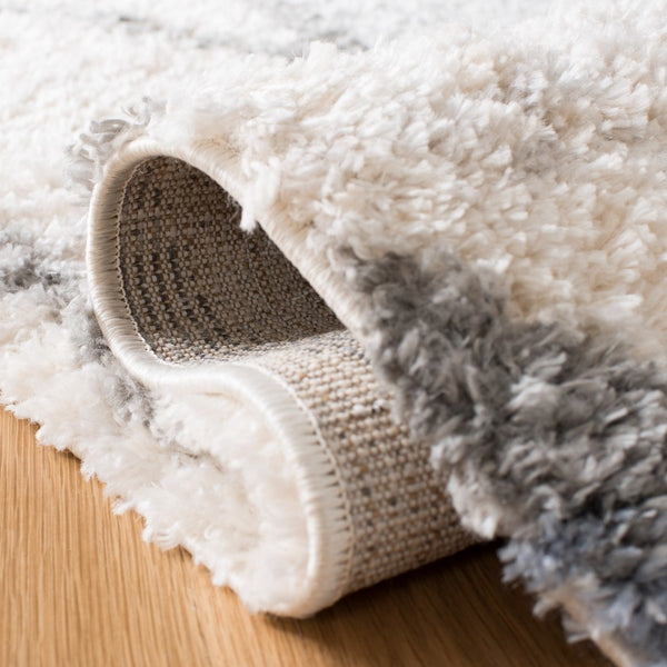 Safavieh Berber BFG628 Power Loomed Rug