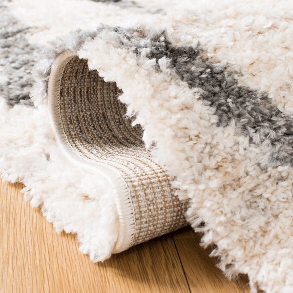 Safavieh Berber BFG628 Power Loomed Rug