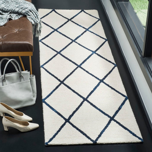 Safavieh Blossom 102 Hand Tufted Wool Rug BLM102N-28