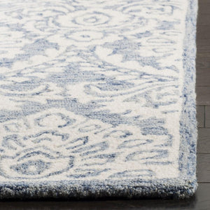 Safavieh Blossom BLM106 Hand Tufted Rug