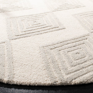 Safavieh Blossom 111 Hand Tufted Wool Rug BLM111A-28