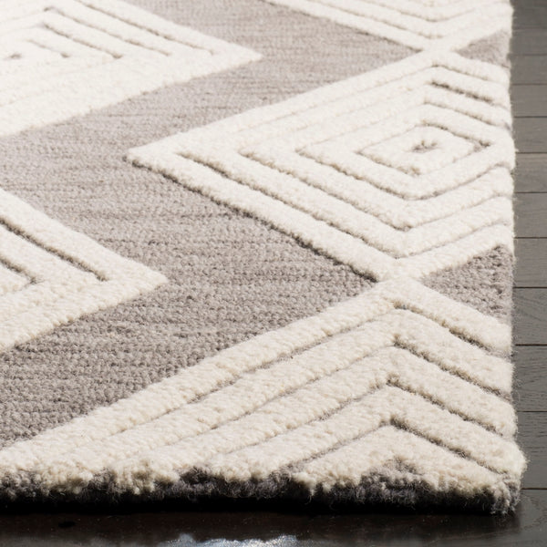 Safavieh Blossom 111 Hand Tufted Wool Rug BLM111F-28