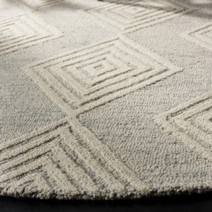 Safavieh Blossom 111 Hand Tufted Wool Rug BLM111G-57