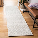 Safavieh Blossom 113 Hand Tufted Wool Rug BLM113G-28