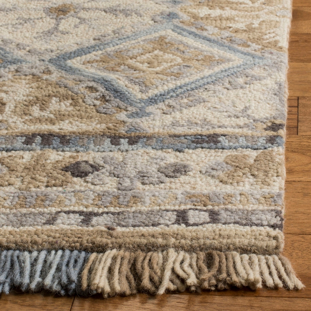 Safavieh Blossom BLM421 Rug