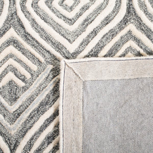 Safavieh Blossom 936 Hand Tufted Wool Rug BLM936G-28