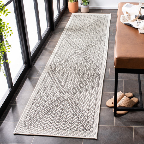 Safavieh Bermuda 811 Flat Weave Polypropylene Indoor/Outdoor-Geometric Rug BMU811B-8SQ