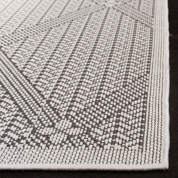 Safavieh Bermuda 811 Flat Weave Polypropylene Indoor/Outdoor-Geometric Rug BMU811B-8SQ