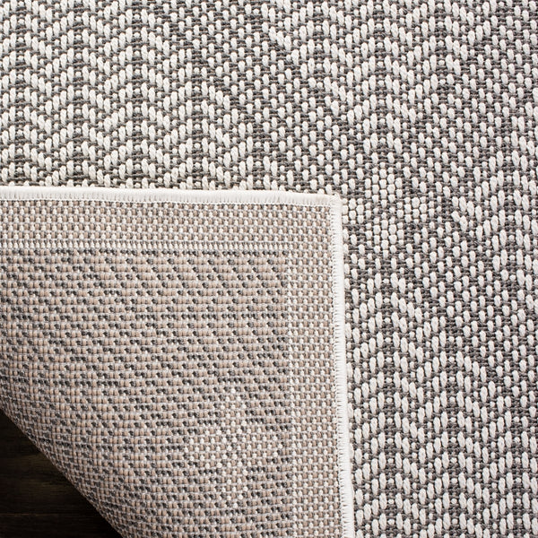 Safavieh Bermuda 811 Flat Weave Polypropylene Indoor/Outdoor-Geometric Rug BMU811B-8SQ