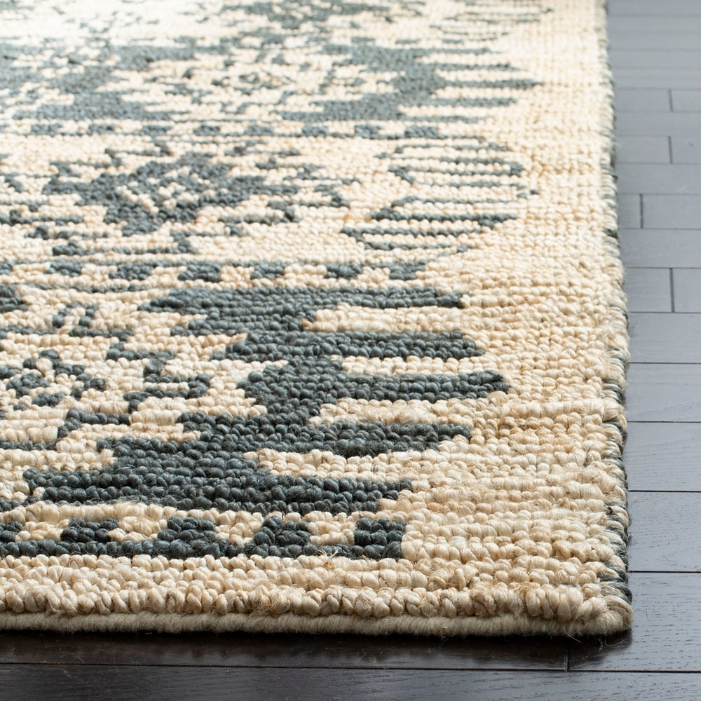 Bohemian 704 Traditional Hand Loomed Jute Pile Rug Grey / Beige
