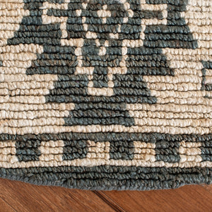 Bohemian 704 Traditional Hand Loomed Jute Pile Rug Grey / Beige